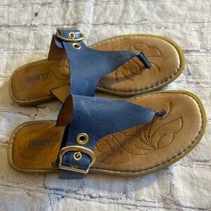BORN BLUE LEATHER  WITH GOLD TONE BUCKLE DETAIL THONG SANDALS WOMENS SIZE 7M